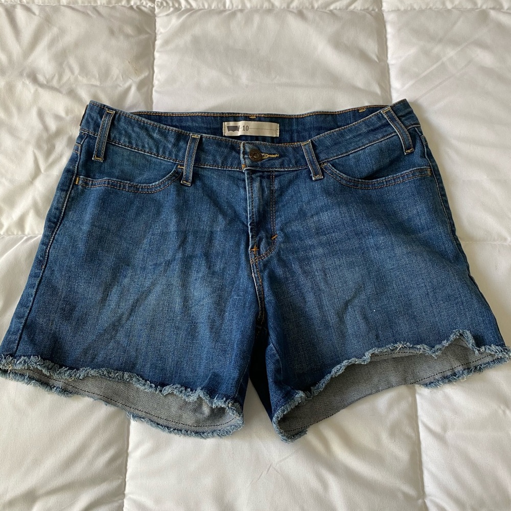 Levi’s Jean Cutoff Shorts